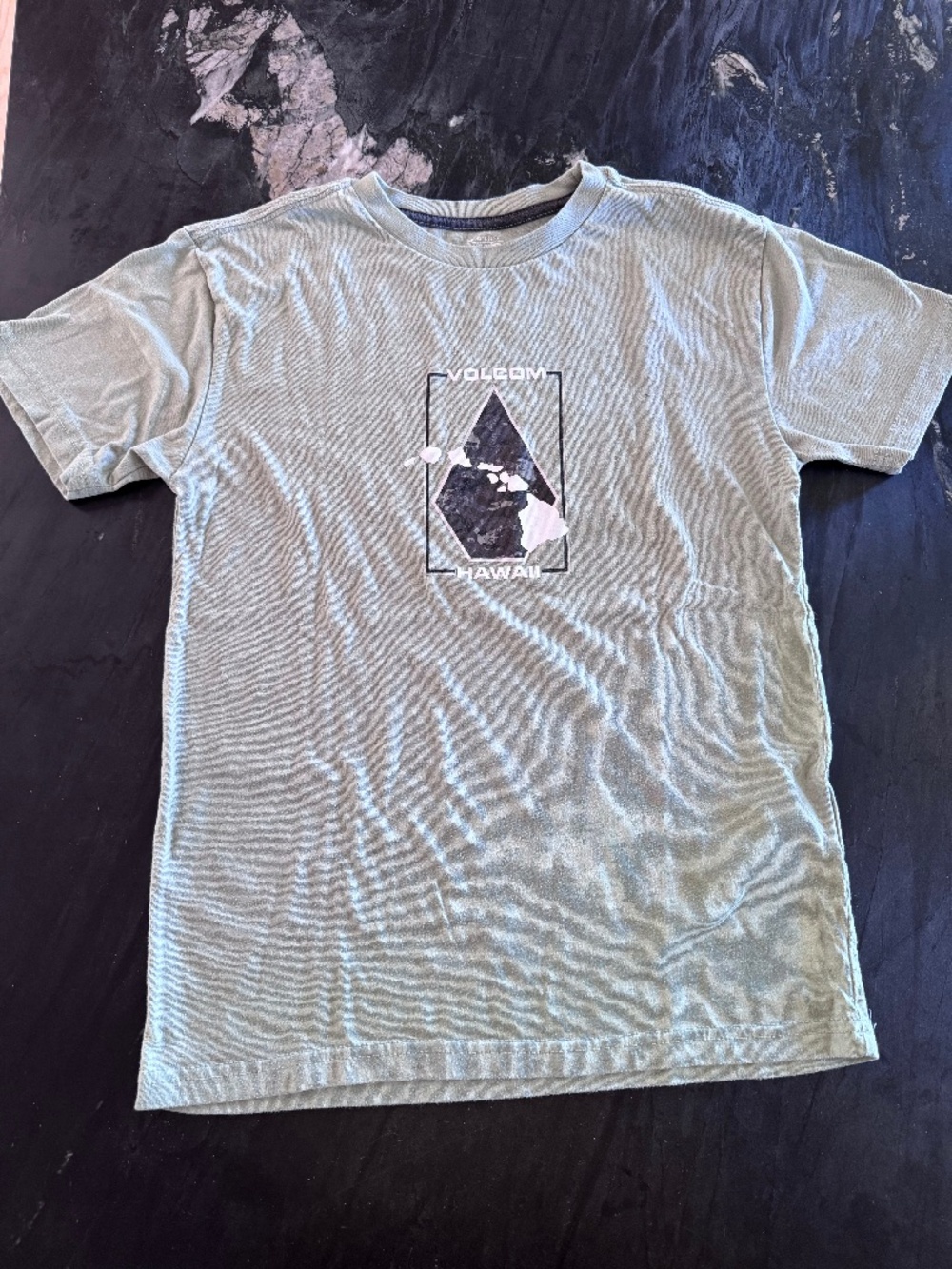 Volcom youth green Tshirt